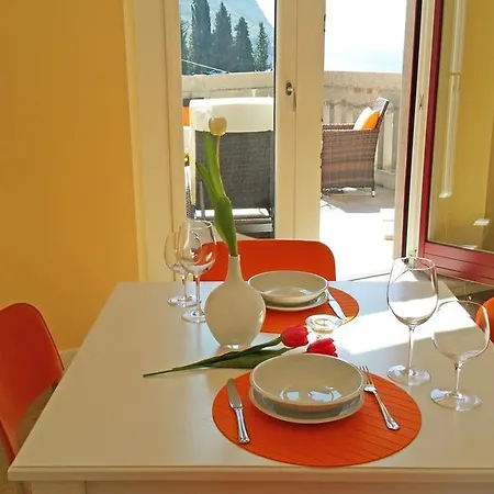 Monti Apartment *